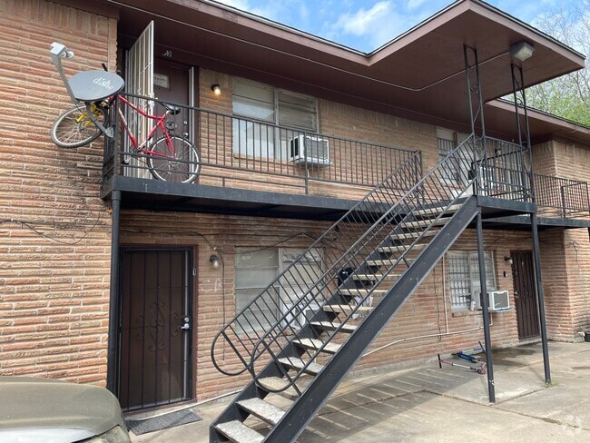 Building Photo - 3405 Drew St Unit 2 Rental