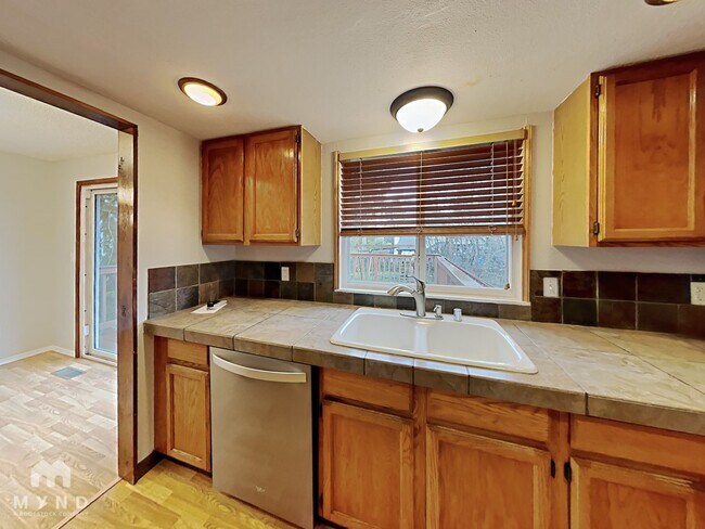 Photo - 1408 Harrington Ave SE