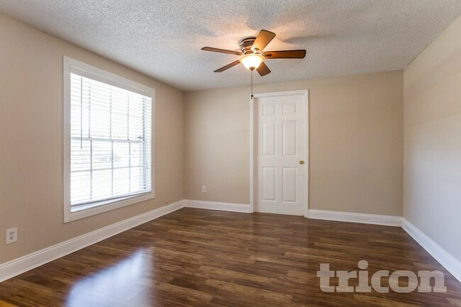Photo - 2308 Selkirk St