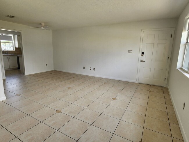 Photo - 346 Plaza Blvd