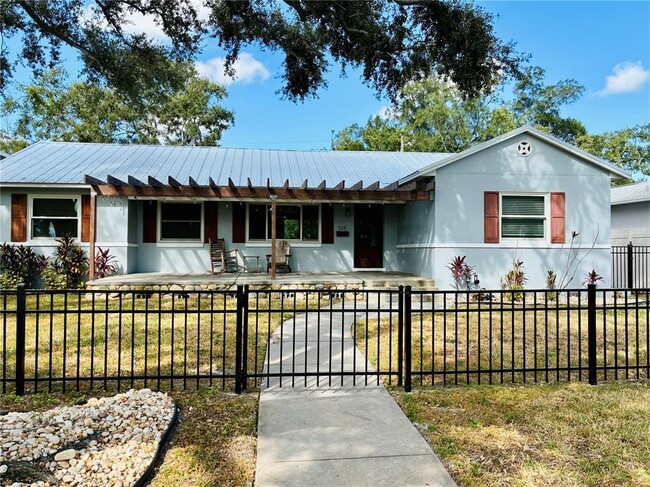 Building Photo - 515 34th Ave NE