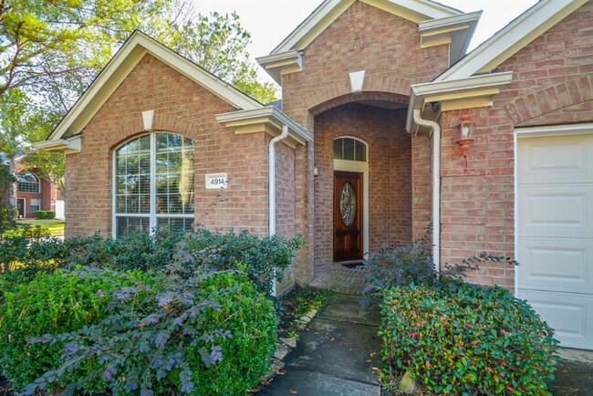 4914 Surrey Park Cir