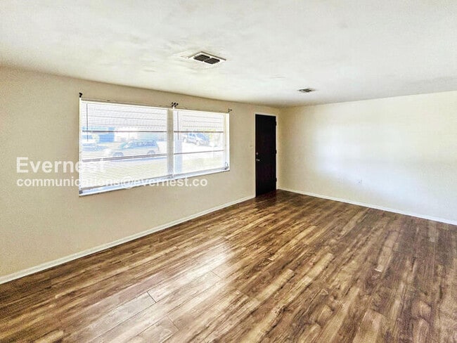 Photo - 3600 Berkshire St