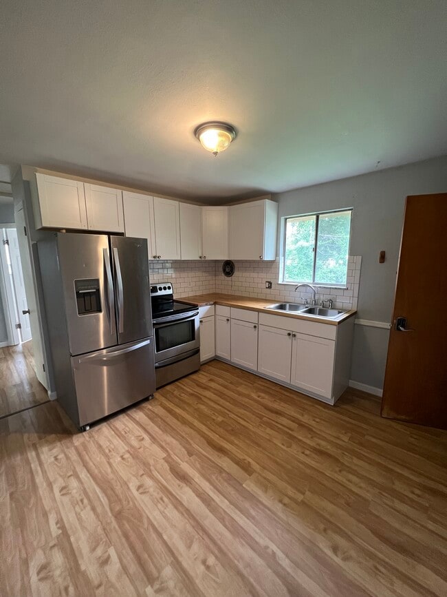 Kitchen - 1112 Chargene