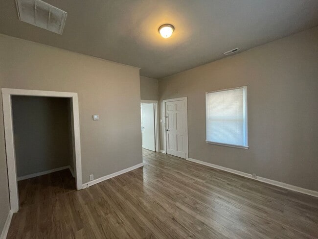 705 Live Oak St