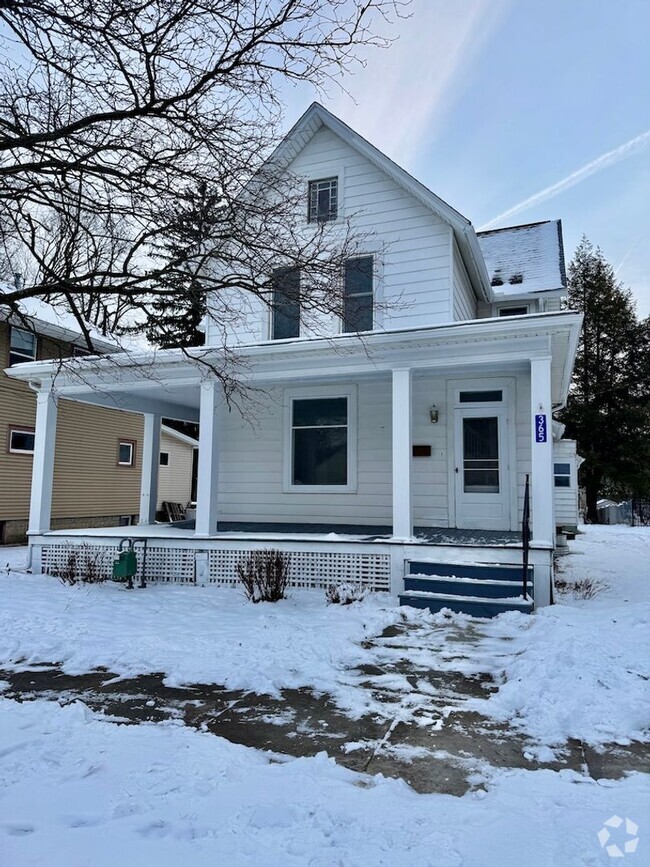 Building Photo - Galion Schools, freshly updated, 1st laundry Rental