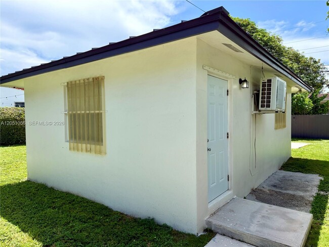 Building Photo - 8301 SW 19th St Unit ADU