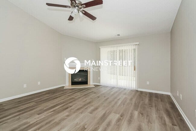 Photo - 4 Bedroom Pet-Friendly Home in CHARLOTTE, NC with Main Street Renewal
