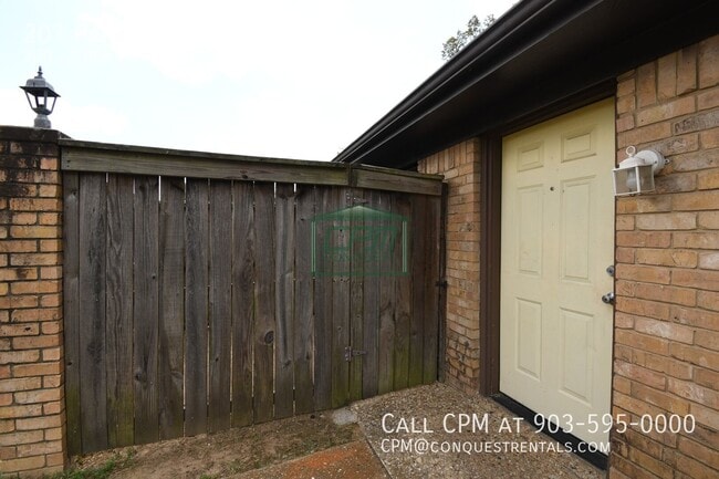 203 Parklane-