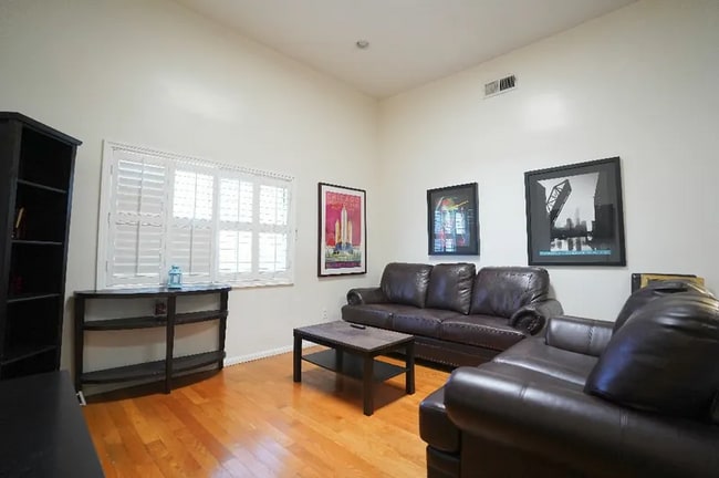 Photo - 1354 W 24th St Apartment Unit 1354