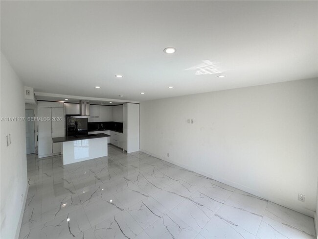 Photo - 8290 Lake Dr Unit 427