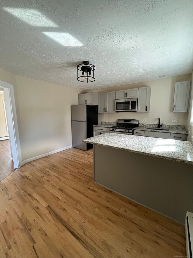 Building Photo - 400 S Main St Rental