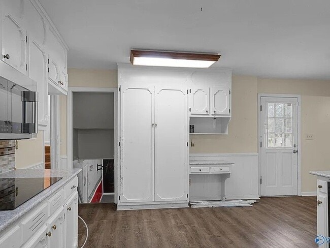 Photo - 2102 Chadburn Dr SW