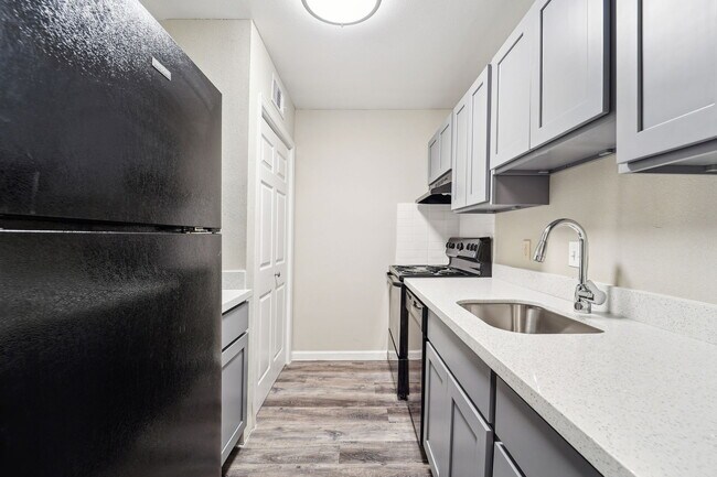 Building Photo - The Grove at Pinemont Rental