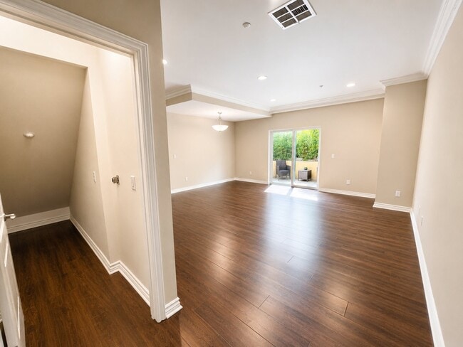 1130 E Colorado St Unit 204