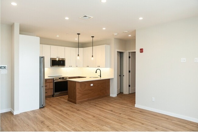Building Photo - 21601 Hillside Ave Rental