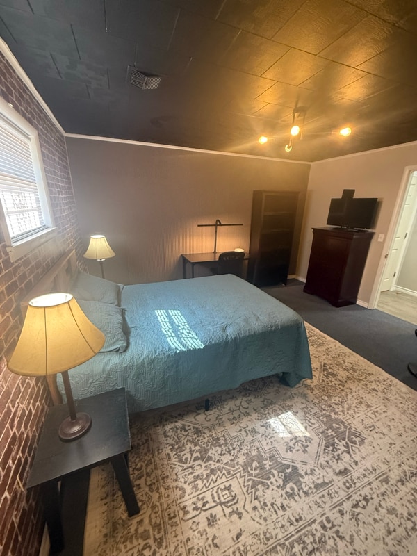 Photo - 215 S Grand Ave