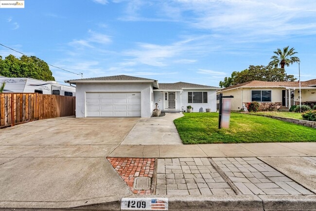 Photo - 1209 Tulip Dr