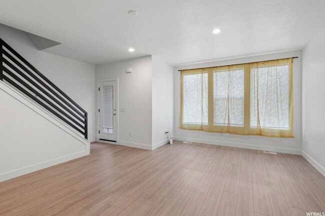 Photo - 120 E Abbeville Ct