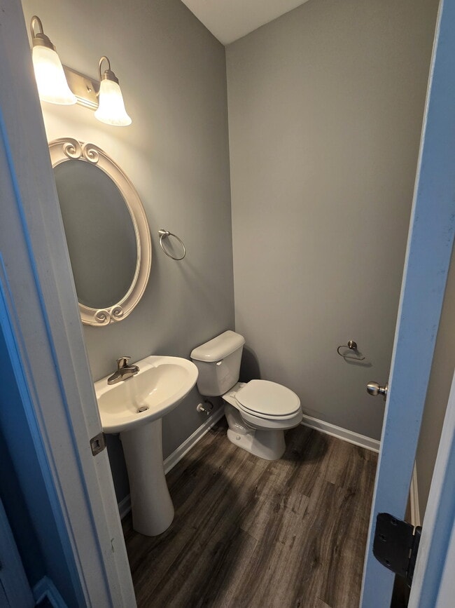 Building Photo - 1601 Mount Rainer Dr Rental