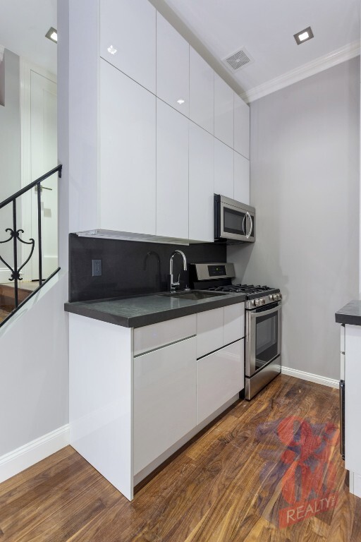 Photo - 564 Hudson St Apartment Unit 2