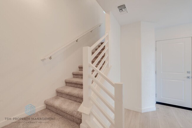 Photo - 4 Bed 3.5 Bath Detached House in South El Monte!