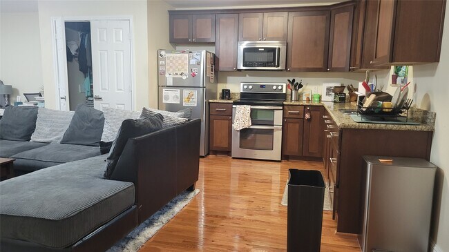 Photo - 401 Willard St