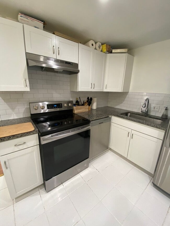 Photo - Cute & Cozy Two Bedroom in Westwood!