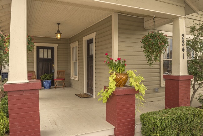 Photo - Cute Cottage in Mistletoe Heights