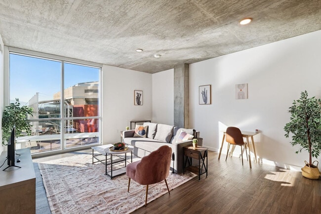 Photo - 222 E Jefferson St Unidad ID1369270P