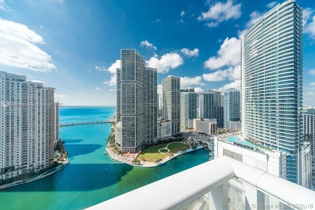 Building Photo - 300 S Biscayne Blvd Unit T-2102 Rental
