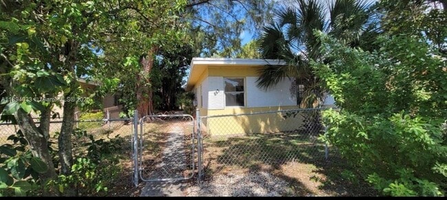 Building Photo - 843 NW 13th Ave Unit 1