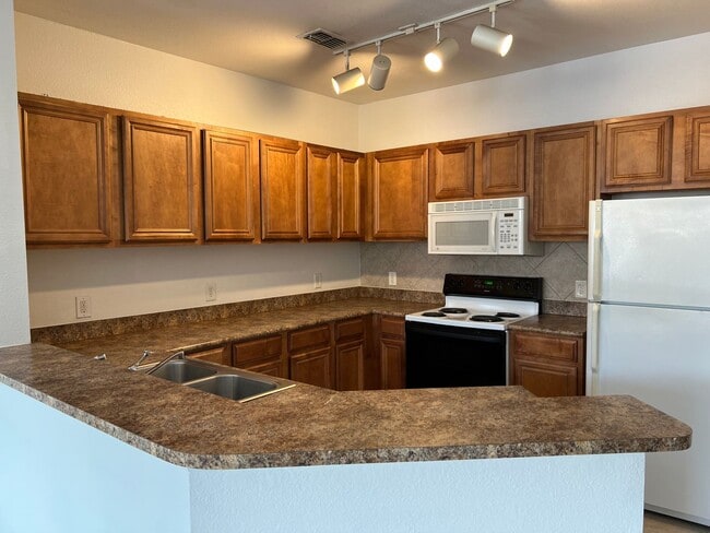 Photo - Spacious 3 Bed 2 Bath Unit For Rent in Orl...