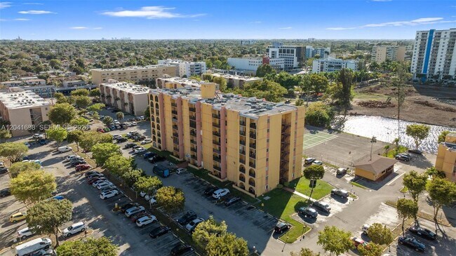 4801 NW 7th St Unit 109-16