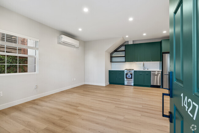 Building Photo - 1427 Edgecliffe Dr Unit 1427.5 Rental