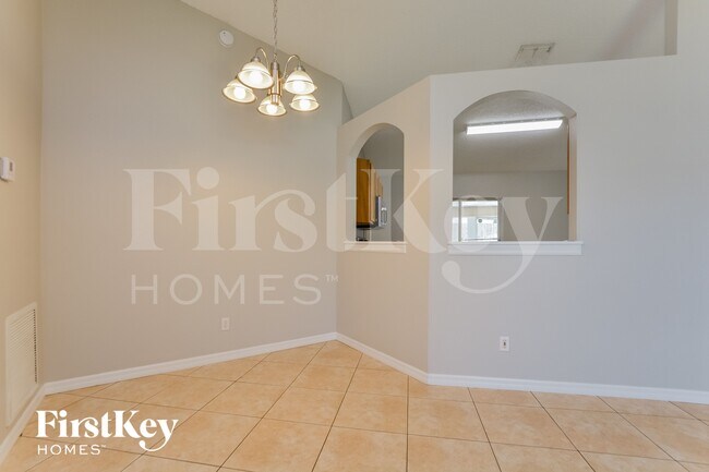 Photo - 569 N Apache Cir