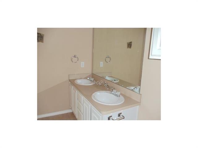 Photo - 8528 Holly St