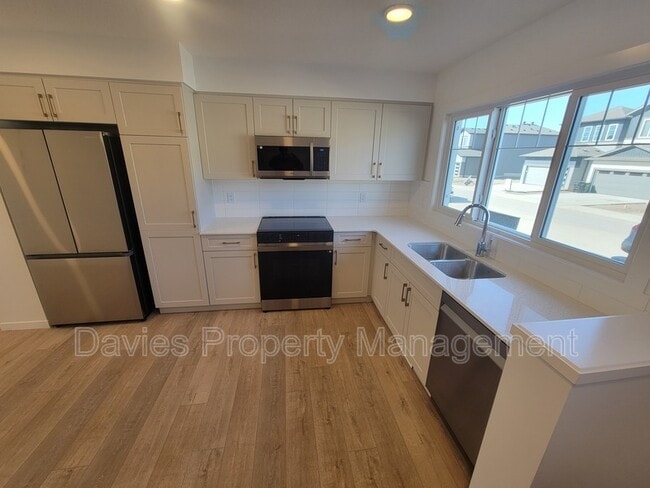 Photo - 2023-2210 210 St NW