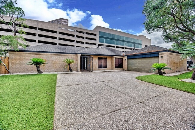 Photo - 15626 Whitewater Ln Casa