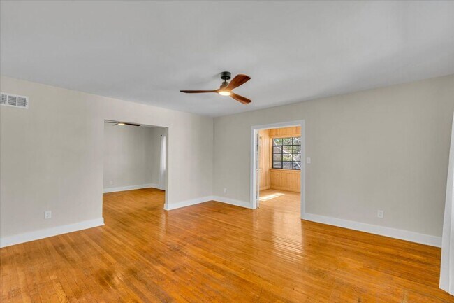 Photo - 2 bedroom off of Historic Victory Drive and minutes from Daffin Park