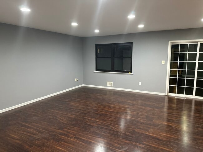 Photo - 209 Maple Hill Dr