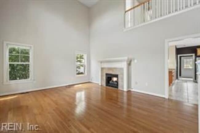 Photo - 4 Bed 2.5 Bath Home for Rent!