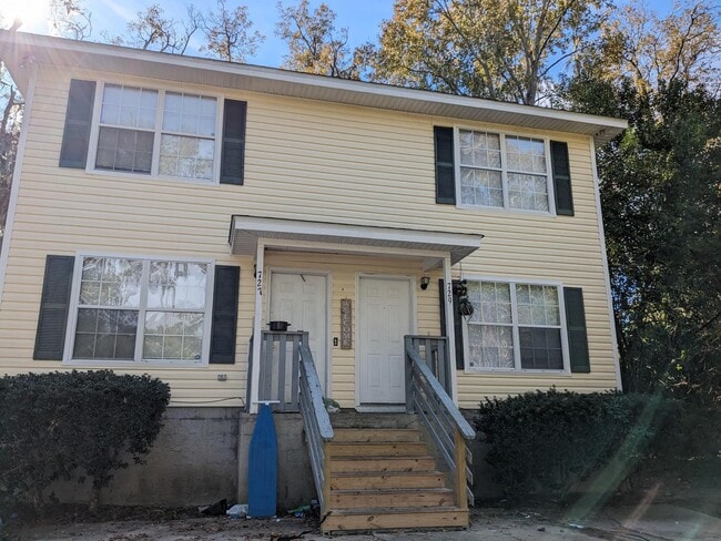 Building Photo - 729 Wailes St Rental