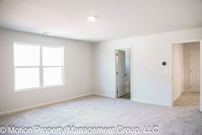 Photo - 19 Springwood Ln