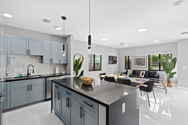 Photo - 1350 NW 28th St Unidad FL1-ID1258049P