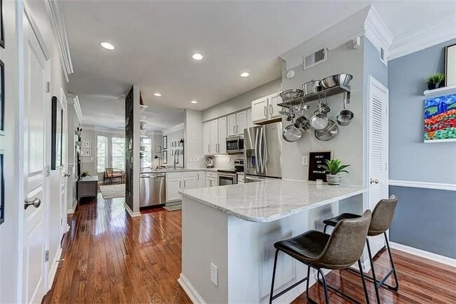 Photo - 375 Highland Ave NE