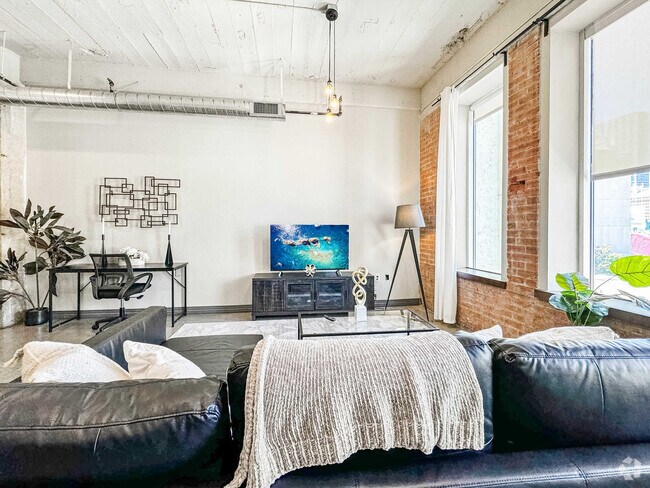 Building Photo - 555 Evergreen St Unit ID1225923P Rental