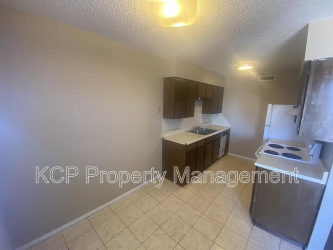 Photo - 340 W Dogwood St