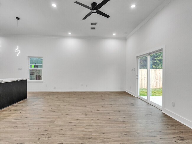 Building Photo - 7358 Guadalcanal Rd Unit B