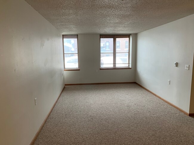 Photo - 319 E Washington St Unit 100